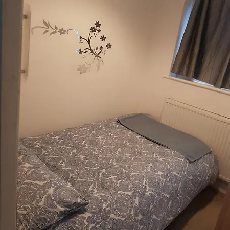 Cosy Relaxing 4 Bed Home With 2 Parking Space Hatch End Exterior photo