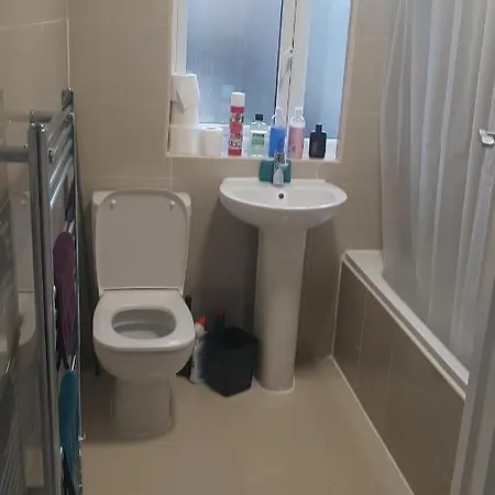 Cosy Relaxing 4 Bed Home With 2 Parking Space Hatch End Exterior photo