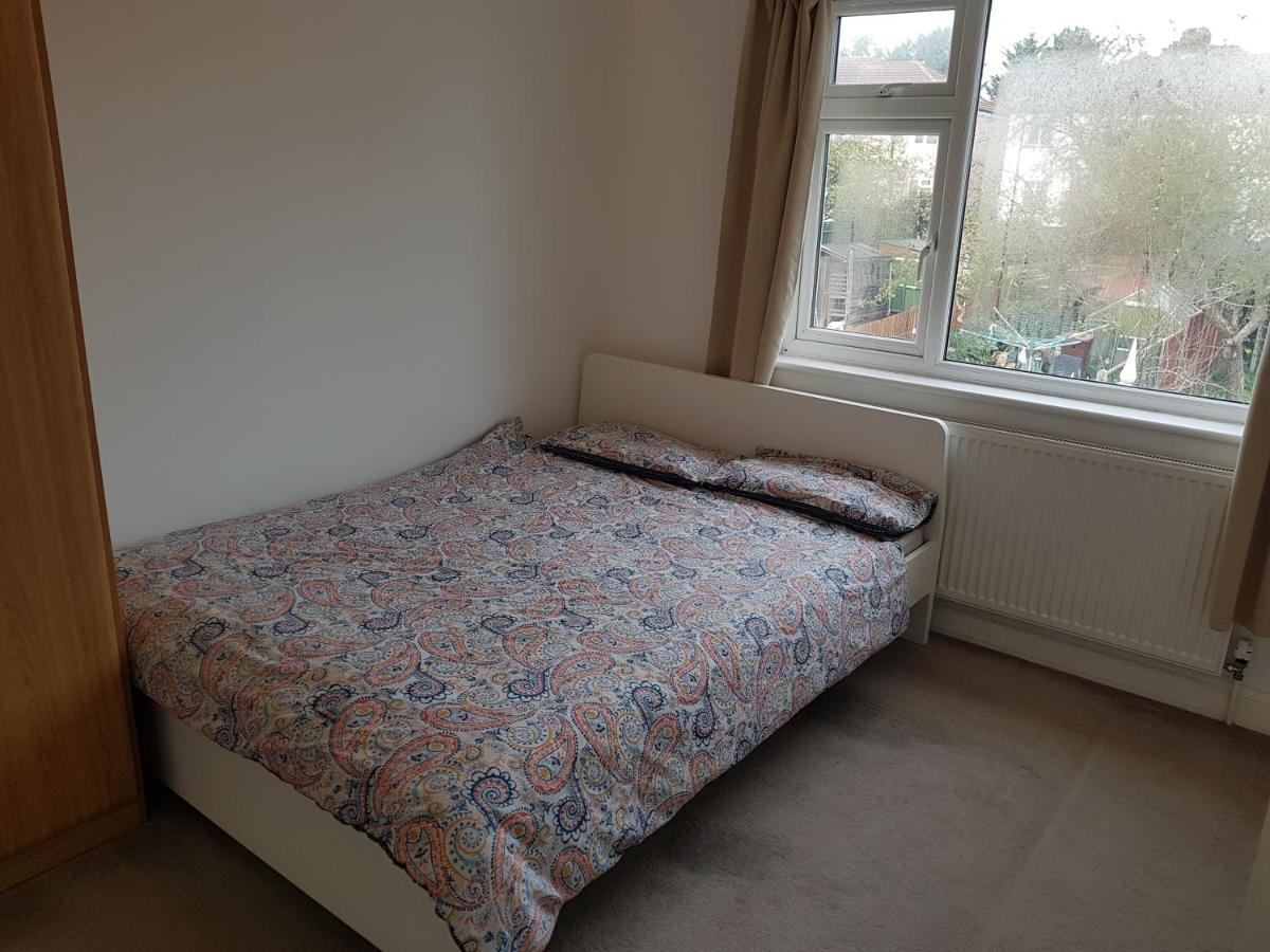 Cosy Relaxing 4 Bed With 2 Parking Space * Hatch End