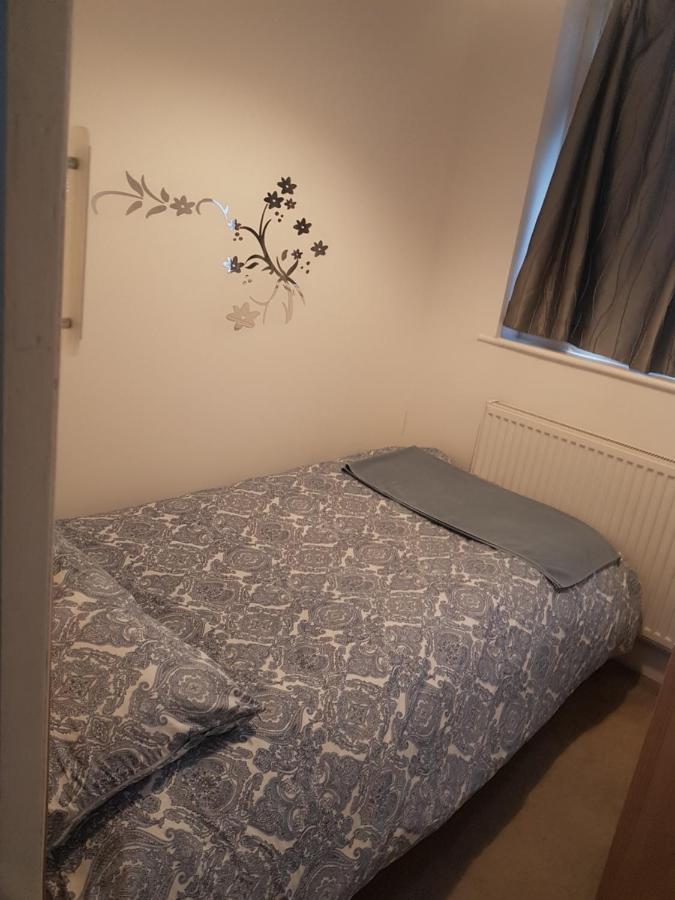 Cosy Relaxing 4 Bed With 2 Parking Space * Hatch End