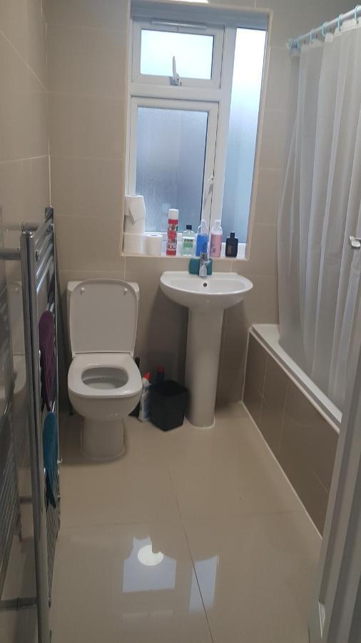 Cosy Relaxing 4 Bed With 2 Parking Space Apartment