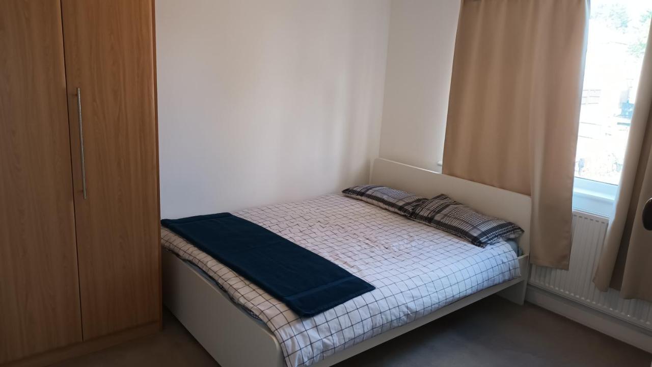 Cosy Relaxing 4 Bed With 2 Parking Space Hatch End