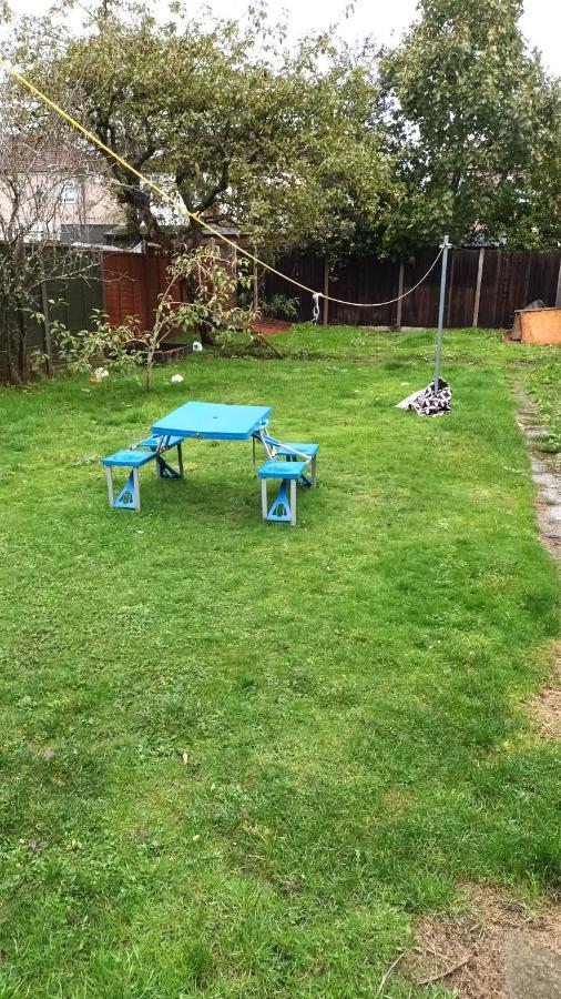 Cosy Relaxing 4 Bed With 2 Parking Space Apartment *