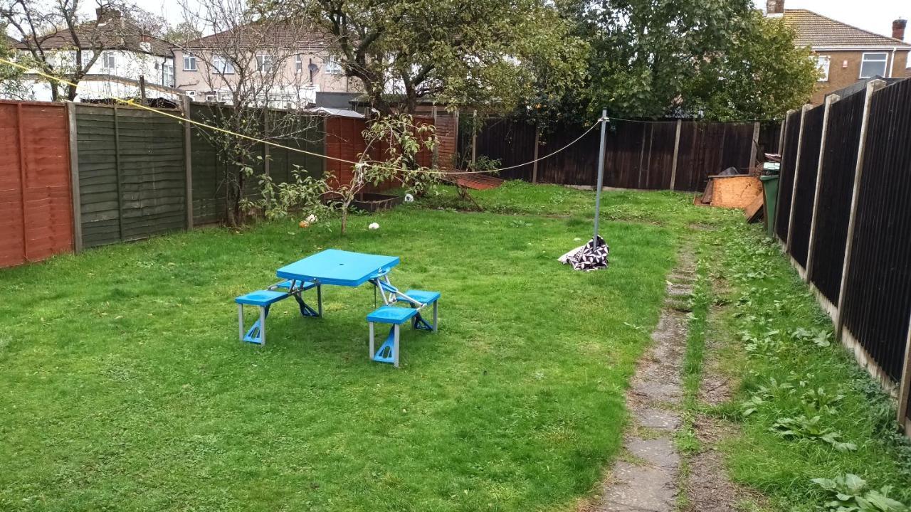 Cosy Relaxing 4 Bed With 2 Parking Space * Hatch End