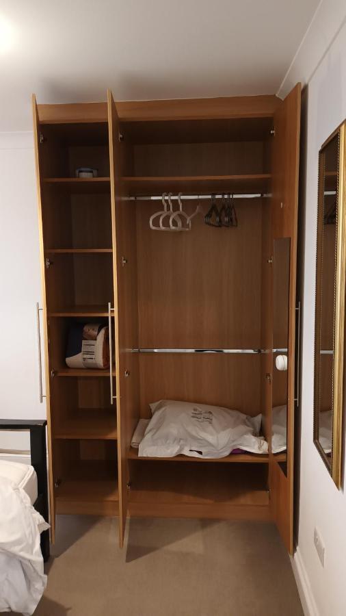 Cosy Relaxing 4 Bed With 2 Parking Space *