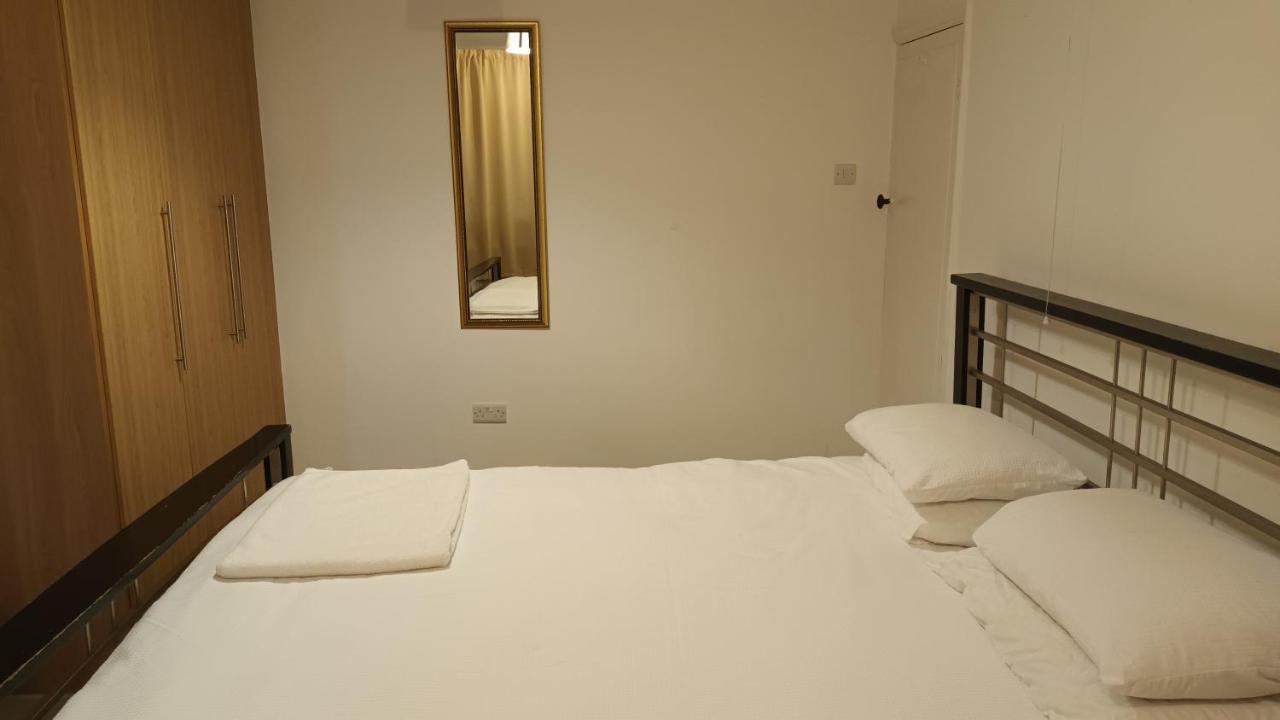 Cosy Relaxing 4 Bed With 2 Parking Space Hatch End