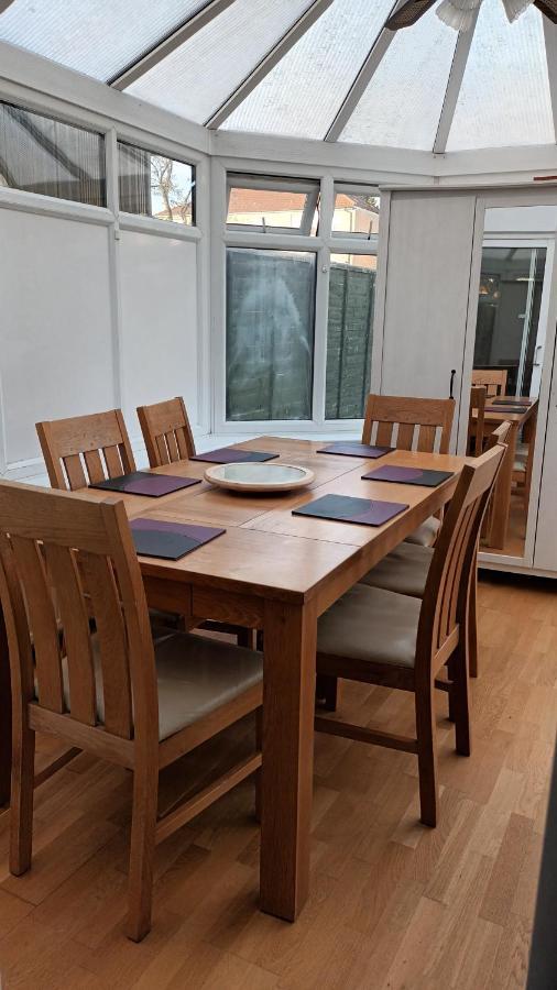 Cosy Relaxing 4 Bed With 2 Parking Space Hatch End