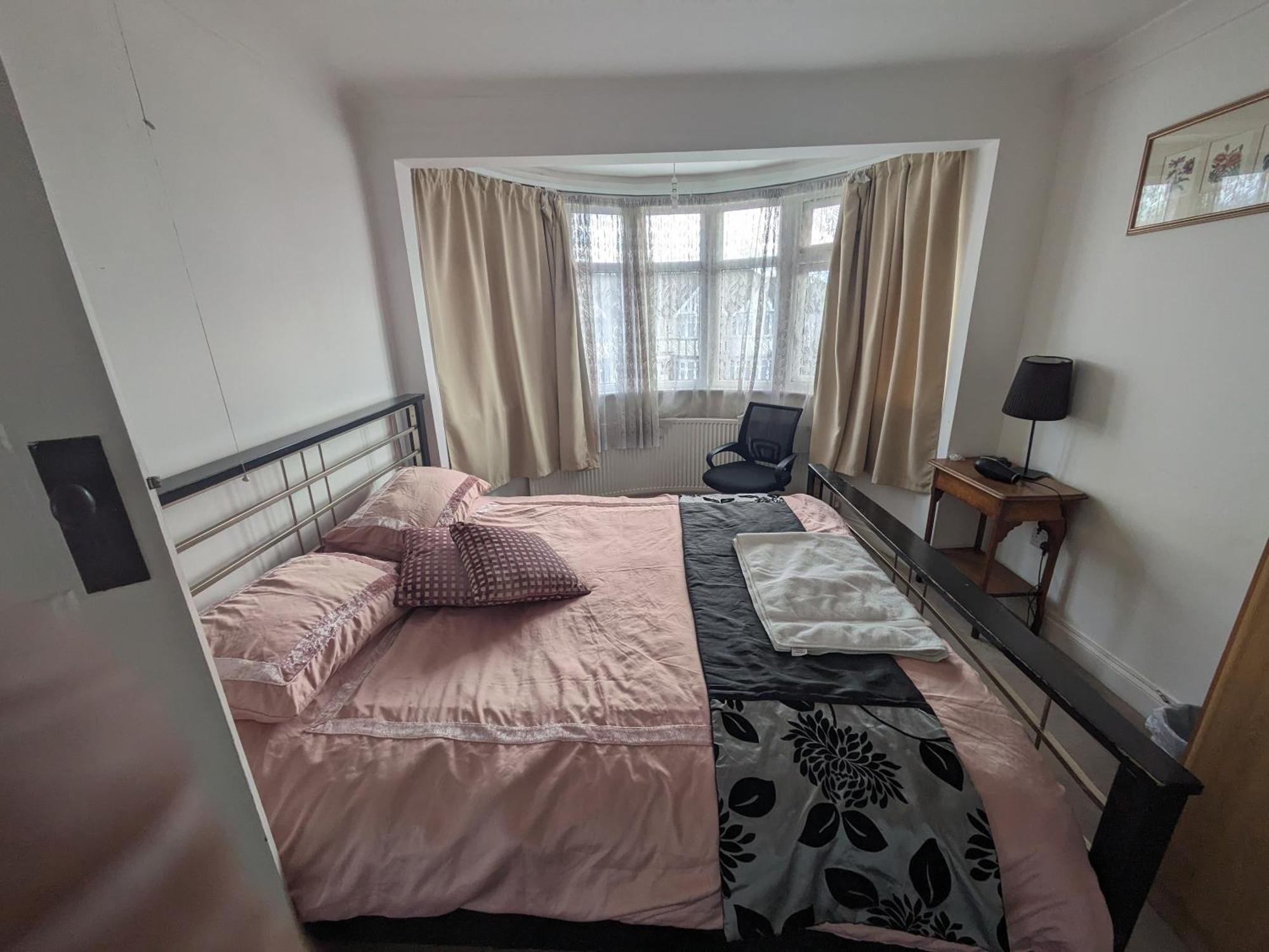 Cosy Relaxing 4 Bed With 2 Parking Space *