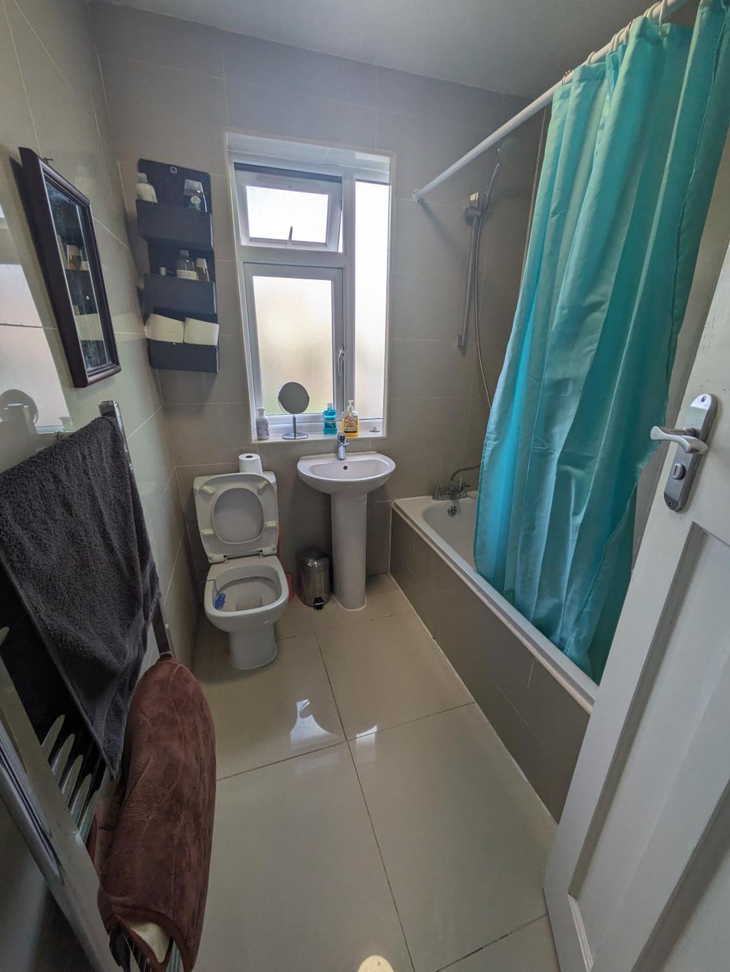 Cosy Relaxing 4 Bed With 2 Parking Space Apartment