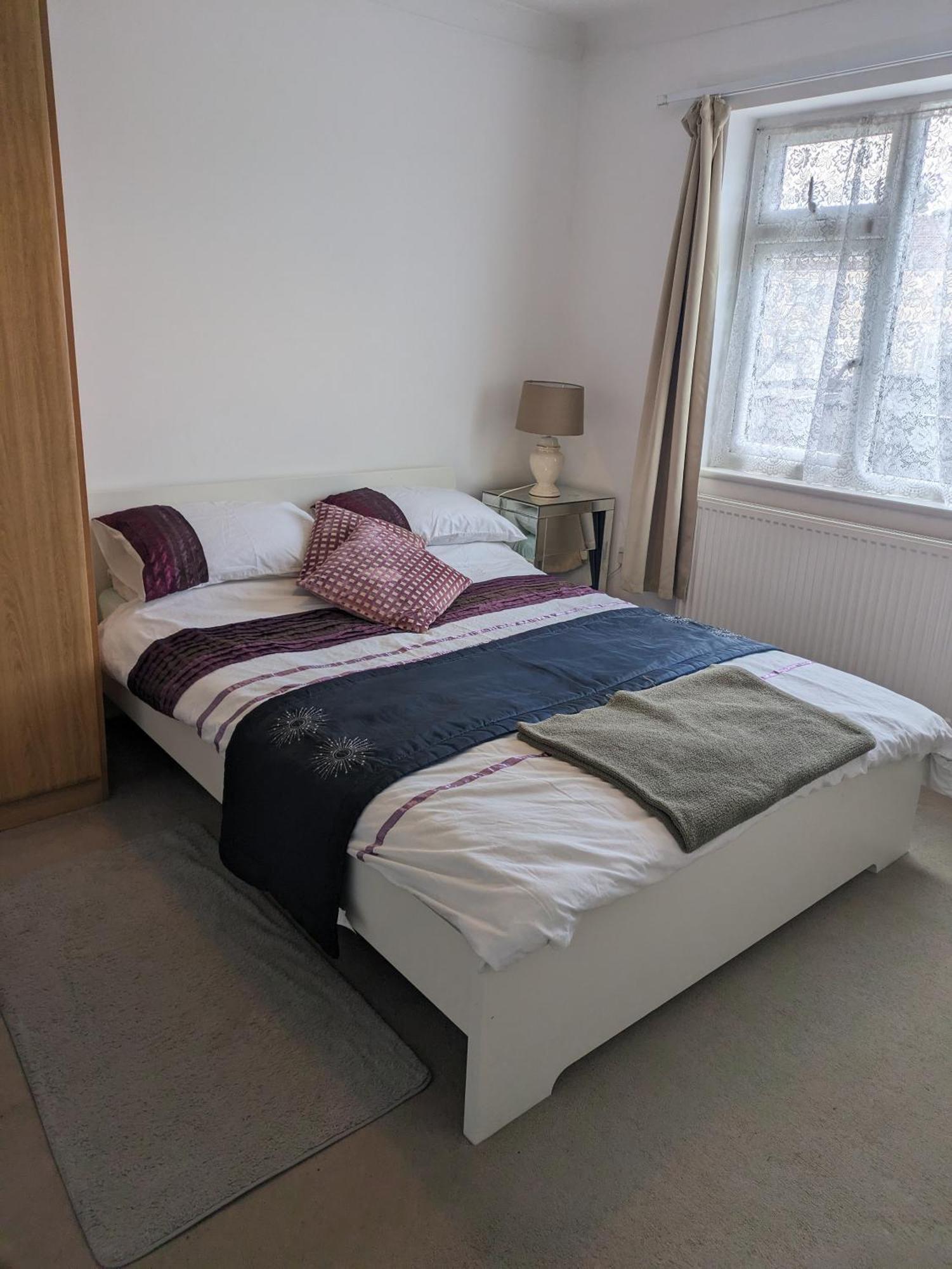 Cosy Relaxing 4 Bed With 2 Parking Space *
