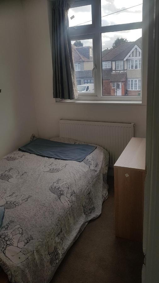Cosy Relaxing 4 Bed With 2 Parking Space Apartment *