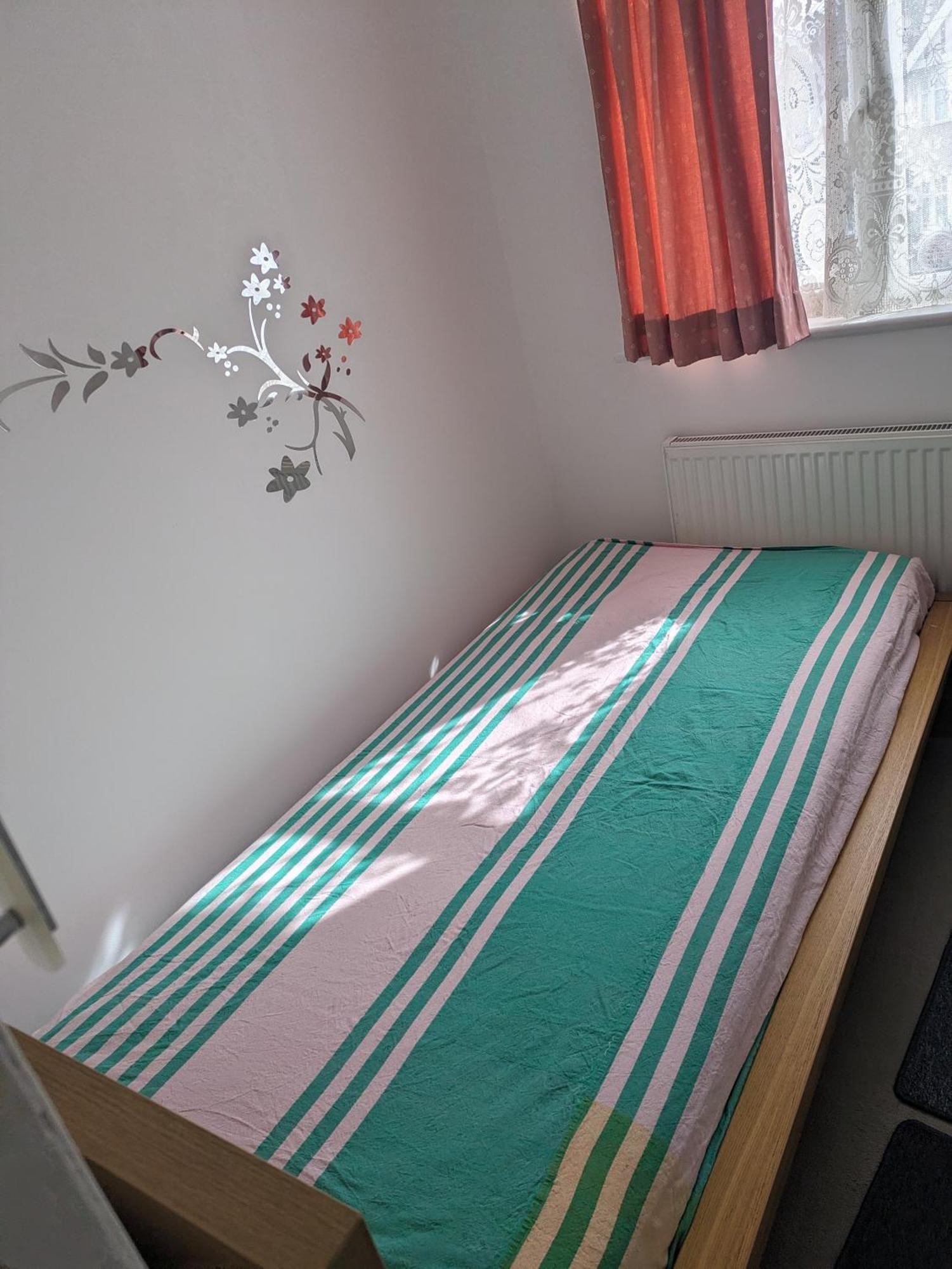 Cosy Relaxing 4 Bed With 2 Parking Space * Hatch End