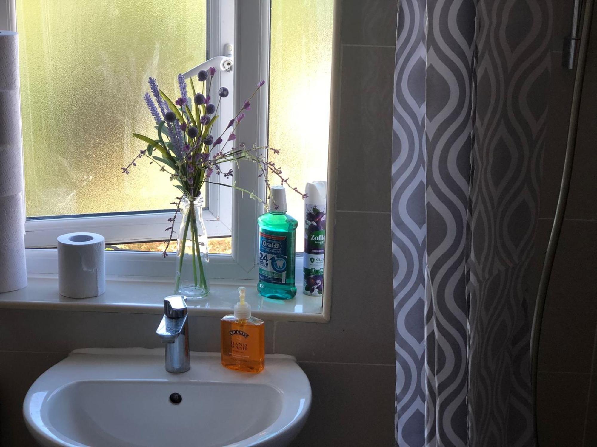 Cosy Relaxing 4 Bed With 2 Parking Space * Hatch End