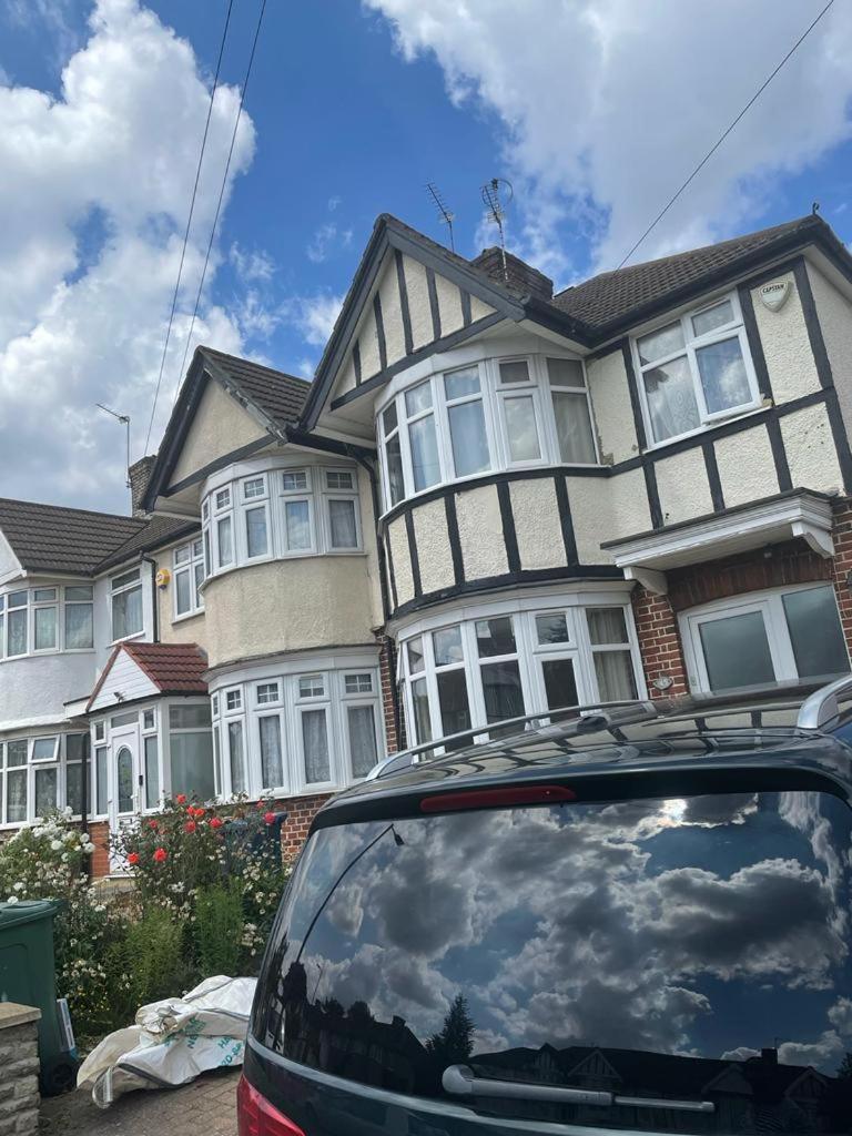 Apartment Cosy Relaxing 4 Bed With 2 Parking Space Hatch End